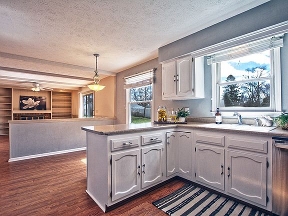 4th image of 2925 Creekmore Ct