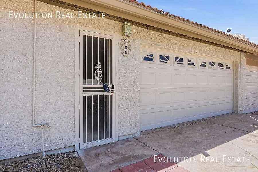 Charming Single-Level Patio Home in Mesa 2BR/2BA with 2-Car Garage — Photo 4