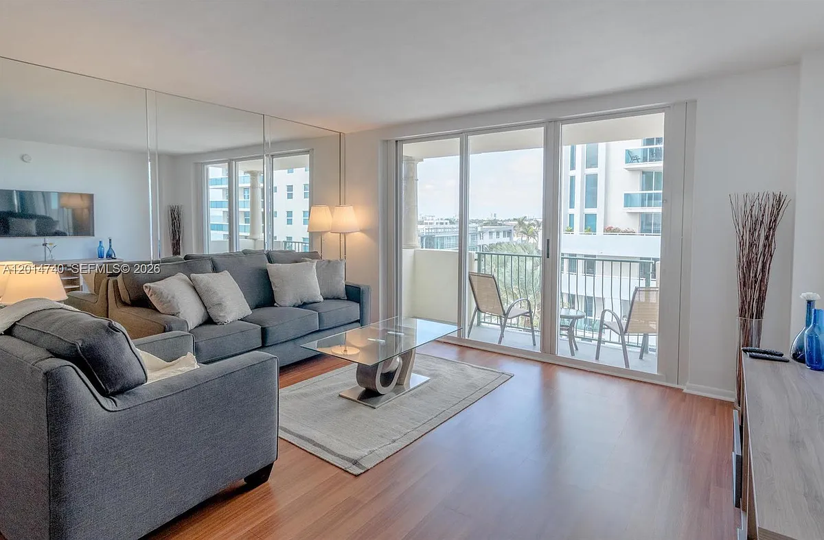 Building Photo - 9195 Collins Ave #611