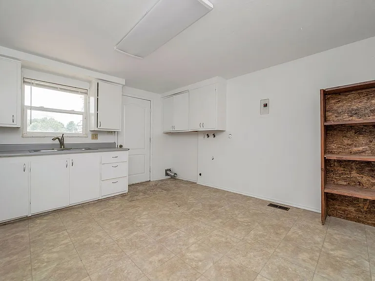 8228 S 1750 W — Photo 5