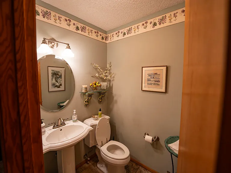 96 Hawn Dr — Photo 7