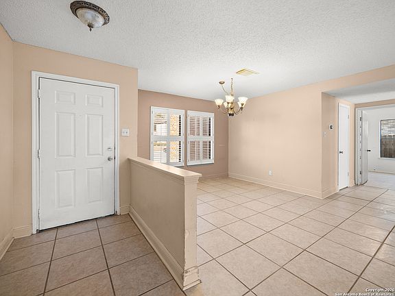 5th image of 422 Benetton Drive