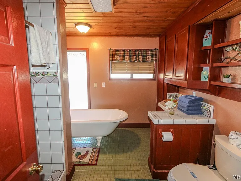 46784 Pioneertown Rd — Photo 19