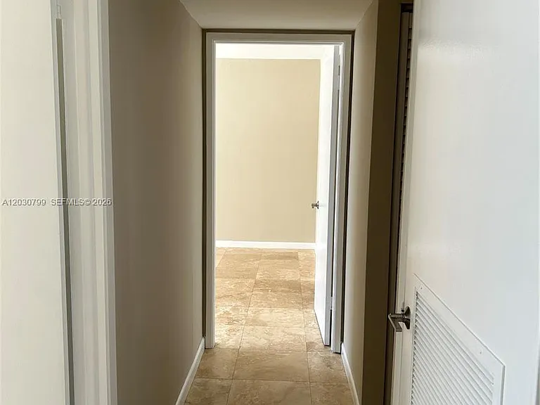 600 NE 36th St #417 — Photo 20
