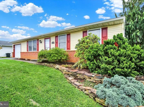 124 Treeline Dr, Newmanstown, PA 17073