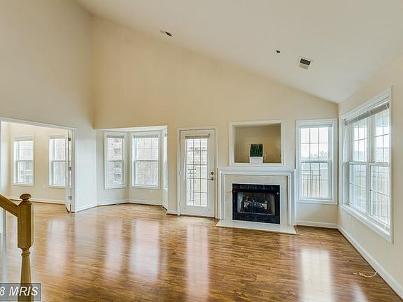 Living Room w/ gas fireplace