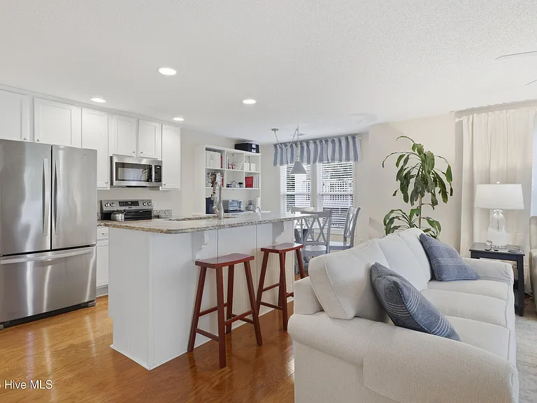 3350 Club Villas Dr #1103 — Photo 22
