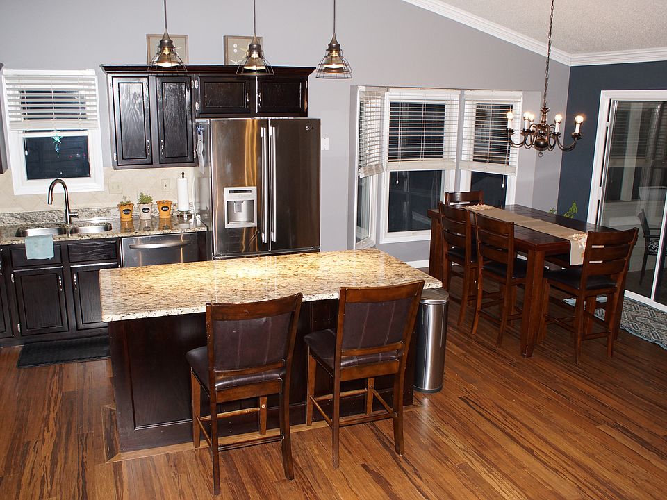 Kitchen & Dining Area
