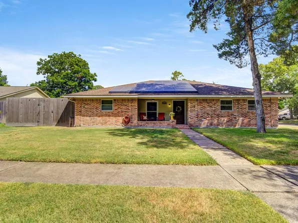 7118 Pine Grove Drive, Houston, TX 77092