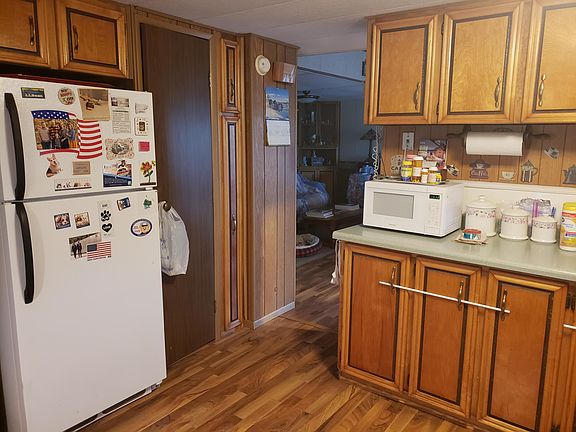3rd image of 927 W Lake Dr