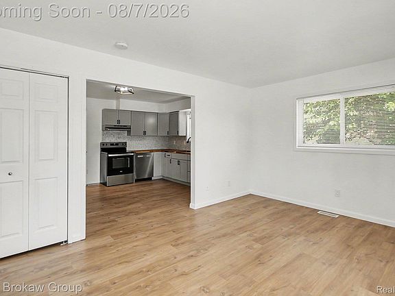 3rd image of 1514 W Atherton Rd