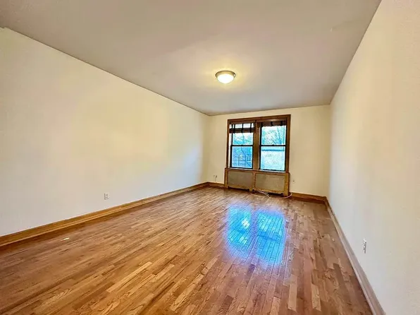 150 West 21st Street image 1 of 8