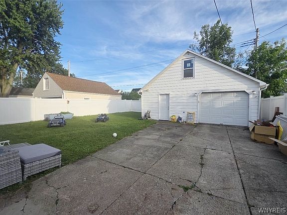 4th image of 7 Lindbergh Ct