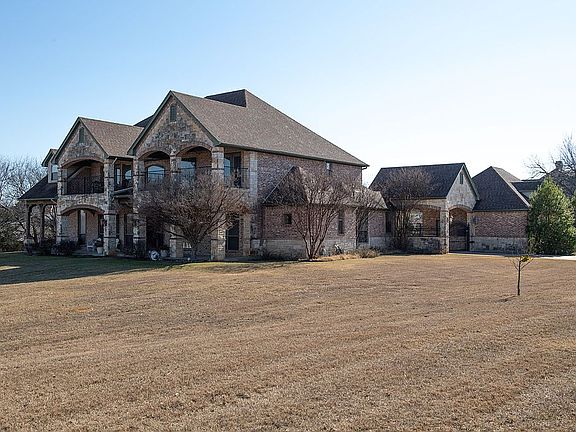 2nd image of 921 Double Springs Ln