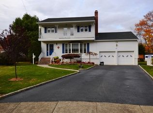 10 Albert Ct, Springfield, NJ 07081