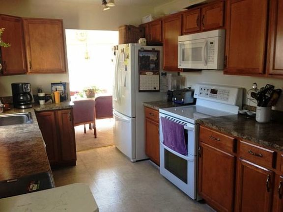 3rd image of 100 Dumfries Dr
