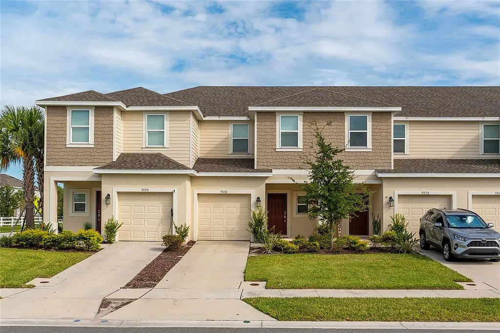 3 bed, 2.5 bath, 1365 sqft, $2,300 — Photo 2