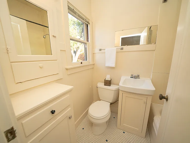 914 23rd St #8 — Photo 9