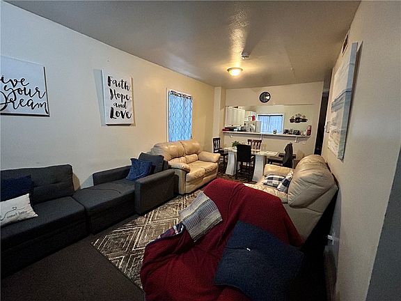 4th image of 727 Dewey Ave