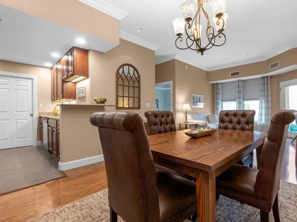36 Village Rd APT 712, Middleton, MA 01949