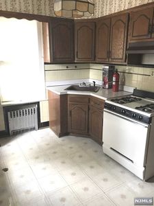 366 Nelson Ave, Cliffside Park, NJ, 07010