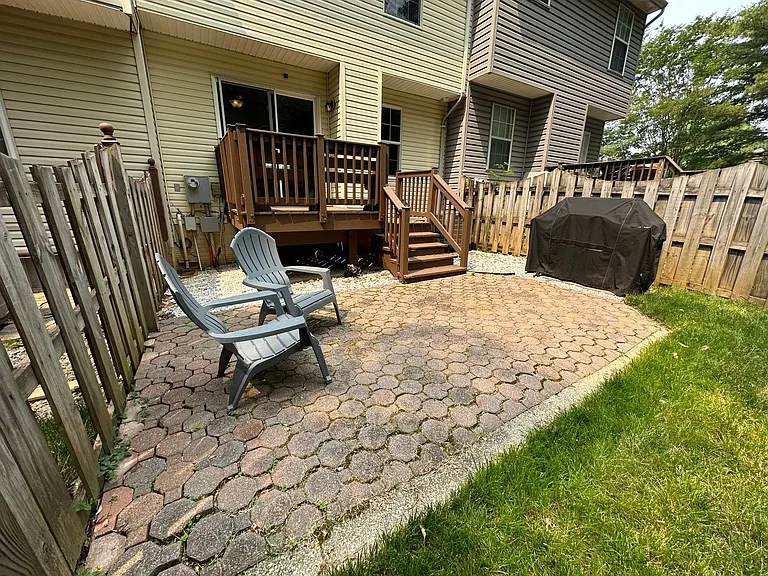103 Staunton Ct — Photo 49