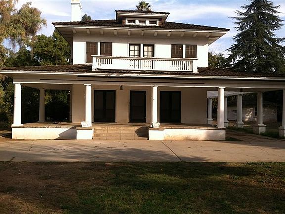 5th image of 3938 N Van Ness Blvd