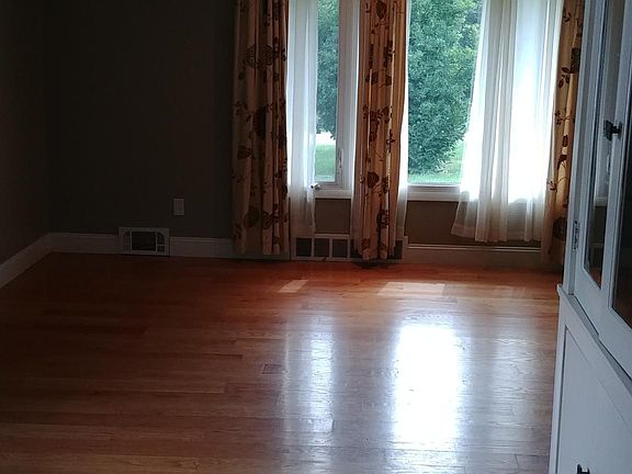 2nd image of 8512 Whitewood Rd