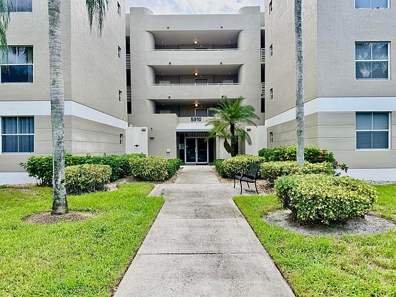 3rd image of 5910 Morningstar Circle #306