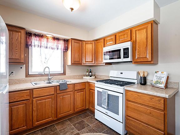 4th image of 2143 MacArthur ROAD