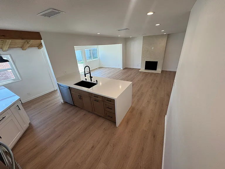 21420 Chatsworth St — Photo 12
