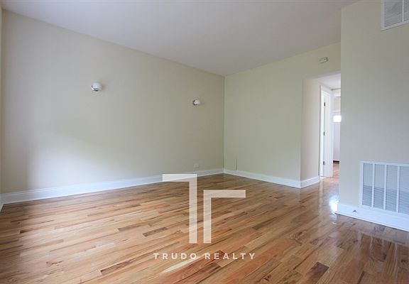 2nd image of 1101 W Wellington Ave #29543