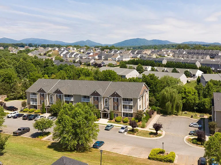 Jefferson Forest Manor — Photo 19