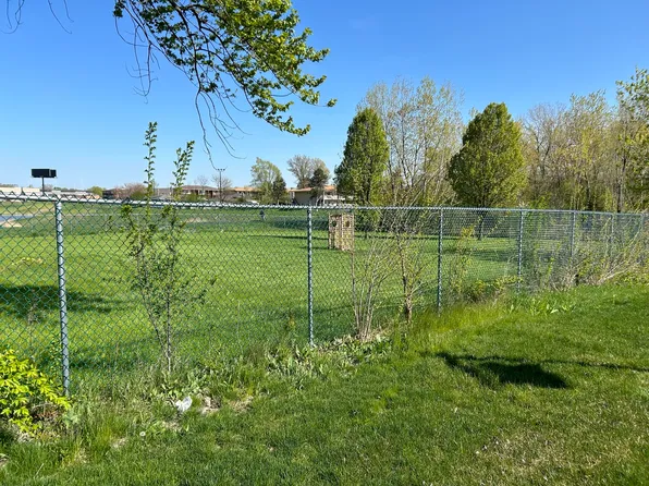 8543 S 83rd Ave, Hickory Hills, IL 60457