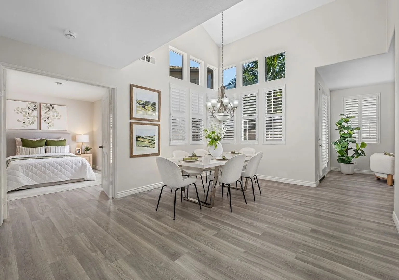 Gorgeous Newly Remodeled Townhome in Exclusive Gated Community — Photo 4