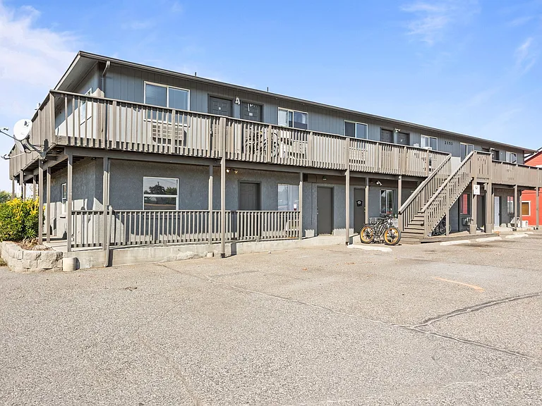 2153 Stevens Dr — Photo 11