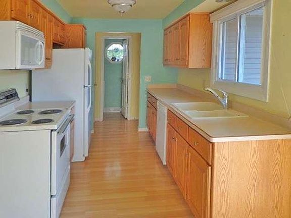 3rd image of 2228 Sunflower Ave