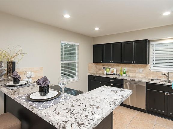 3rd image of 5107 Bayou Dr