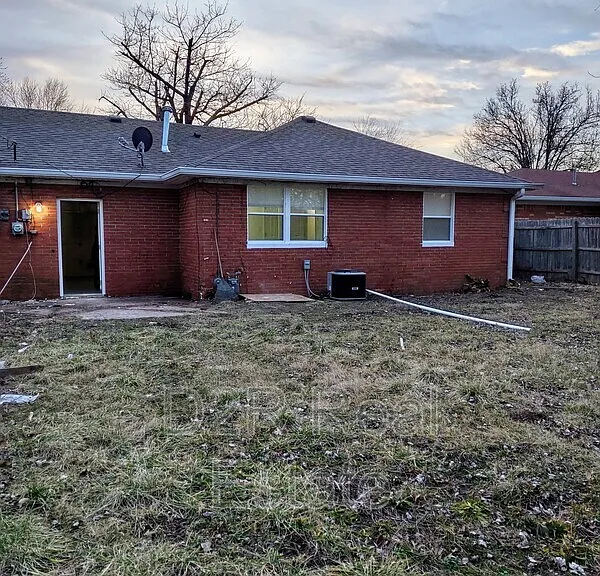 7909 Southfield Dr — Photo 2