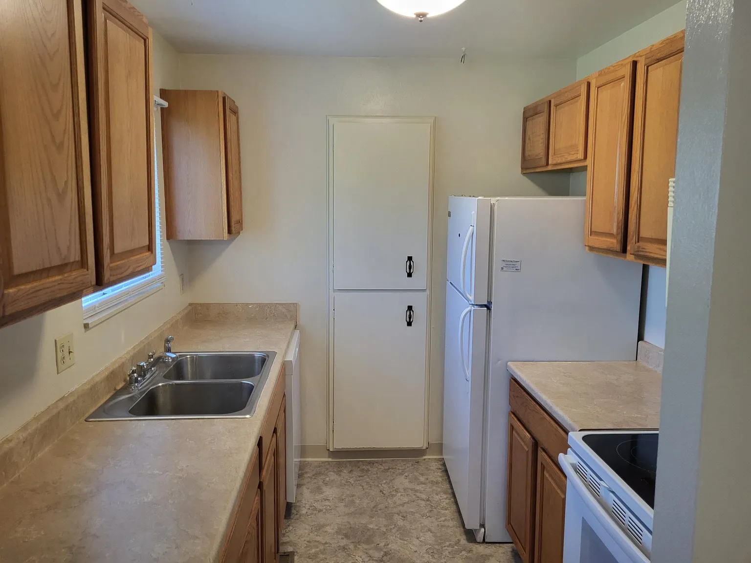 3 bed, 1.5 bath, 1144 sqft, $2,200 — Photo 4