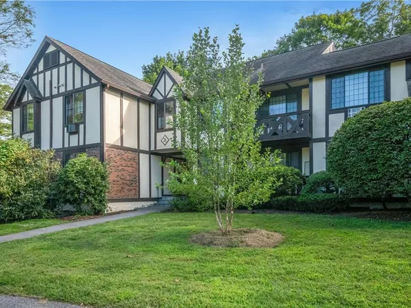 76 Foxwood Drive #5, Pleasantville, NY 10570