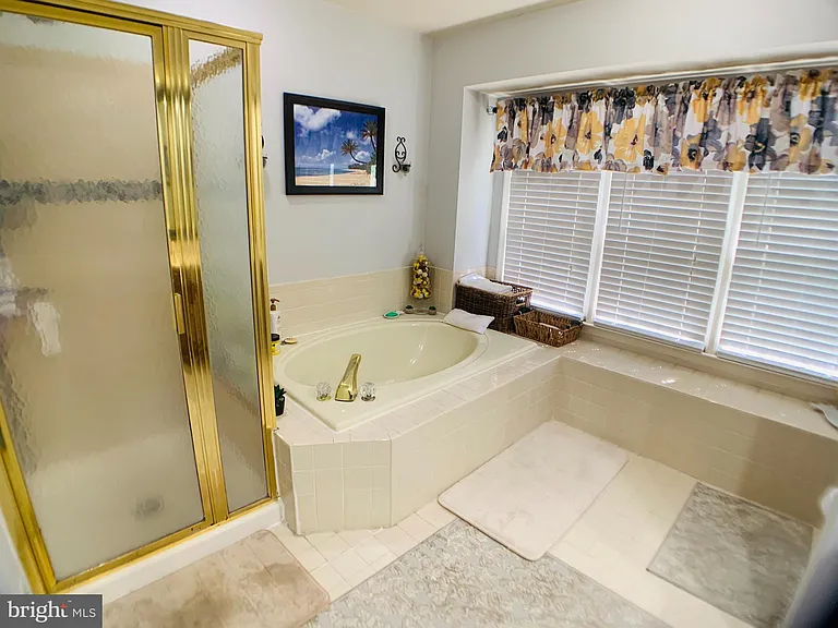 8604 Oak Chase Cir — Photo 33