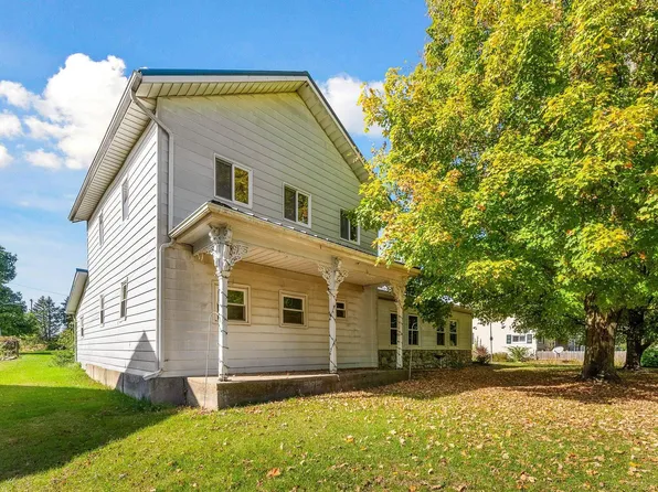 510 S 1st St, Pierceton, IN 46562