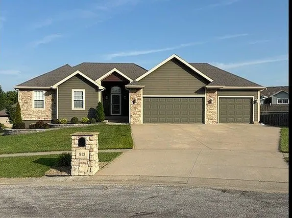 913 SE 44th St, Topeka, KS 66609