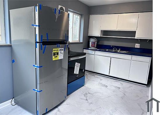 3rd image of 3570 Carmel Ter