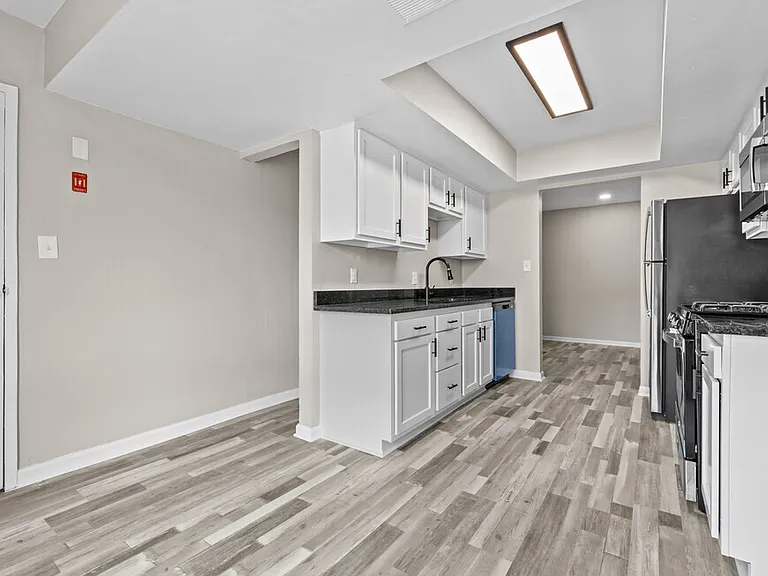 Bayville Apartments — Photo 42