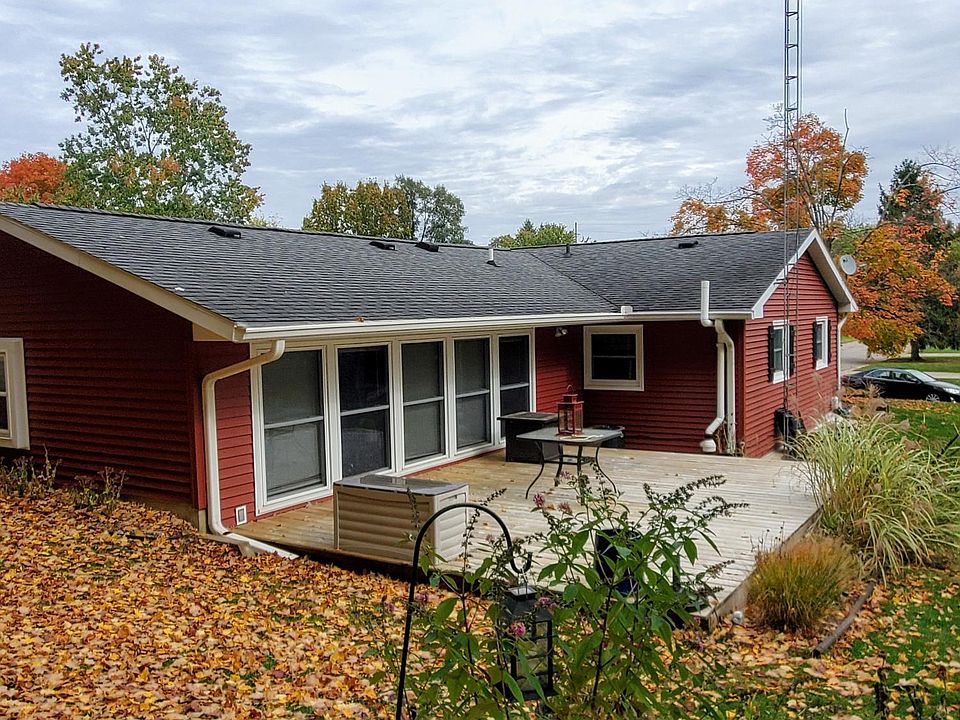 2nd image of 326 Overlook Ln