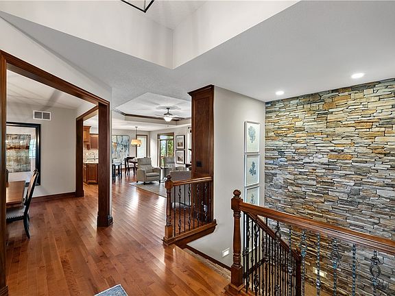 4th image of 14823 Brookview Dr