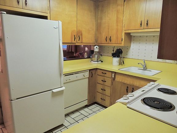 4th image of 1905 Pine Dr