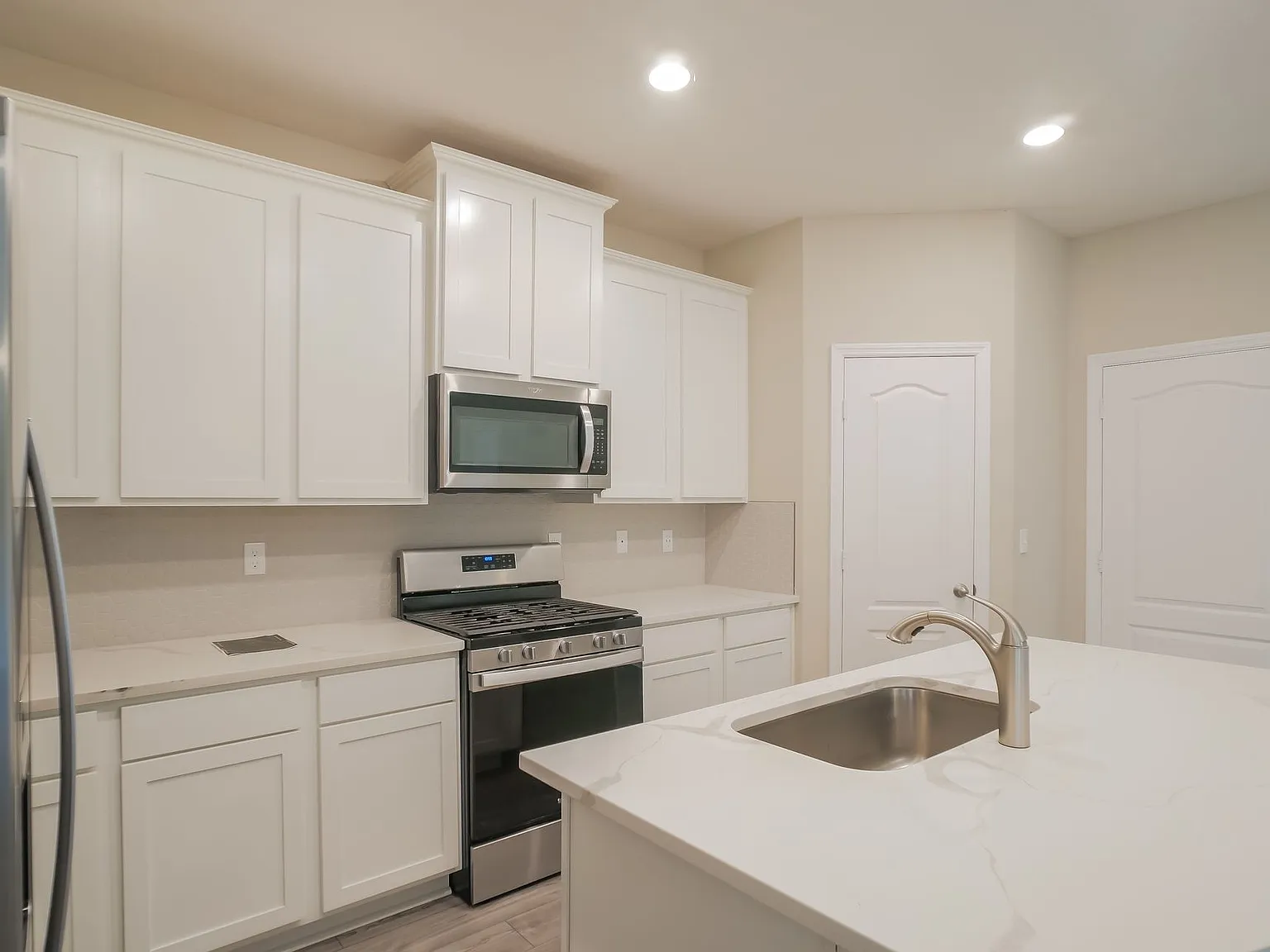 4 bed, 3.0 bath, 1819 sqft, $2,699 — Photo 4
